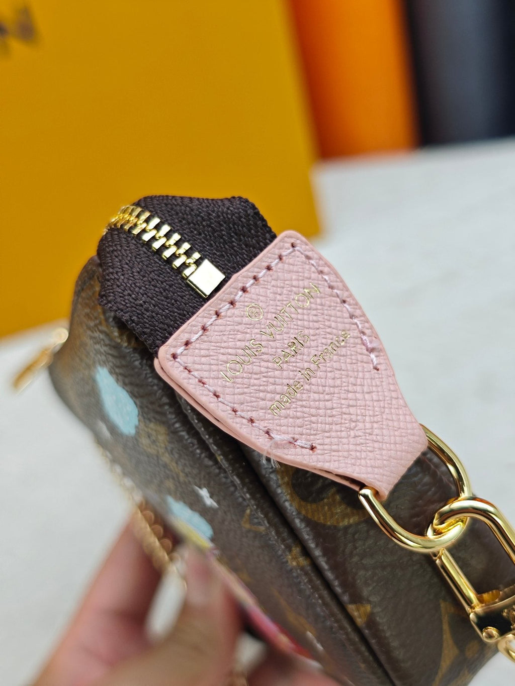 Louis Vuitton Illustrated Monogram Chain Pouch — detail