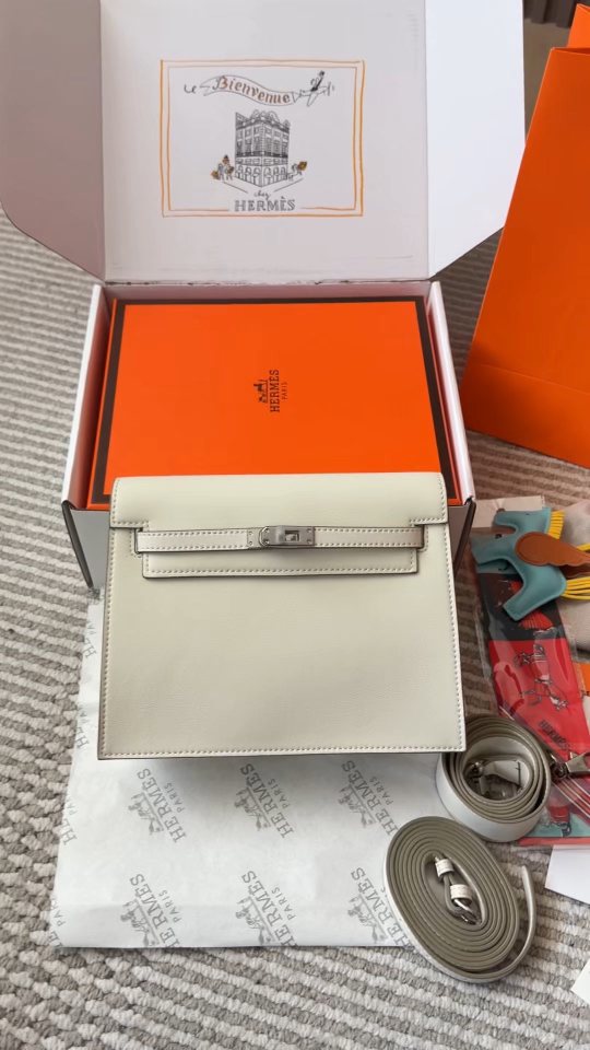 Hermès Kelly Danse Convertible Shoulder Bag — front