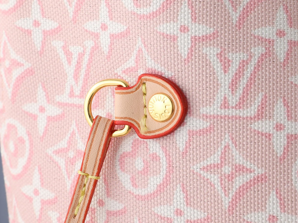 Louis Vuitton Neverfull Monogram Tote with Matching Pouch — detail