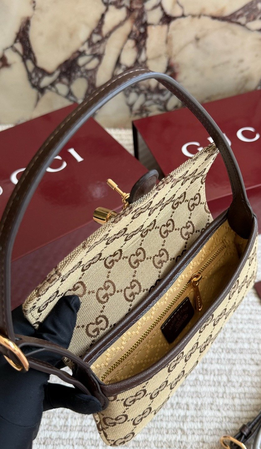 Gucci Jackie GG Flap Shoulder Bag — detail