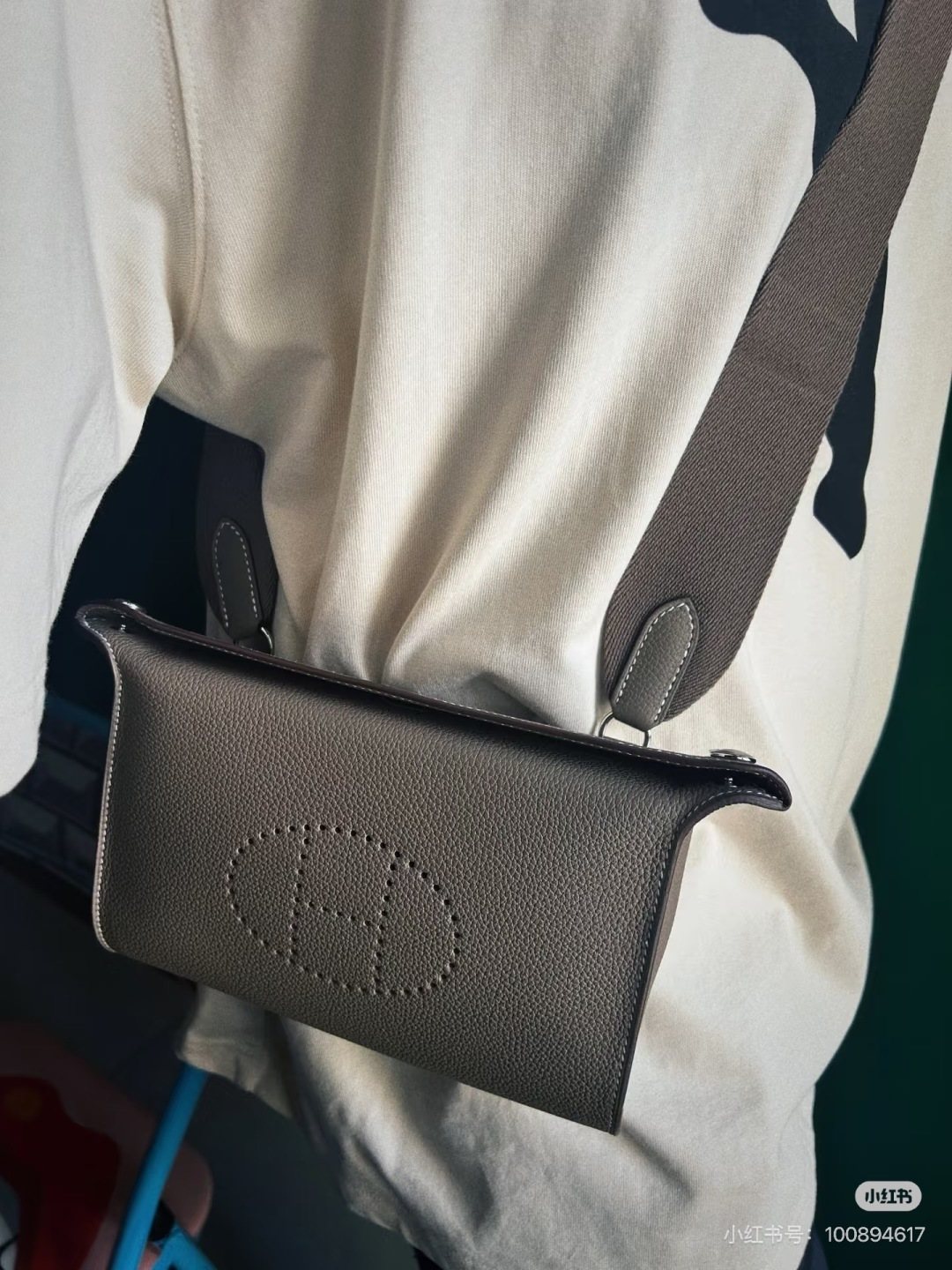 Hermès Videpoche Perforated H Crossbody Bag — model