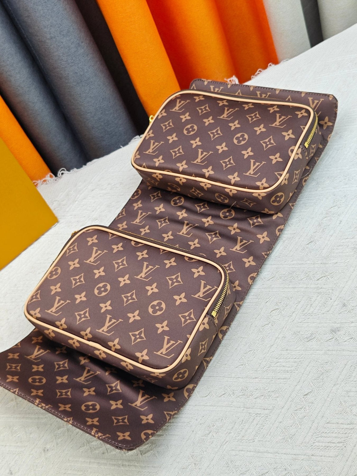Louis Vuitton Hanging 2 Compartments Monogram Toiletry Bag — detail