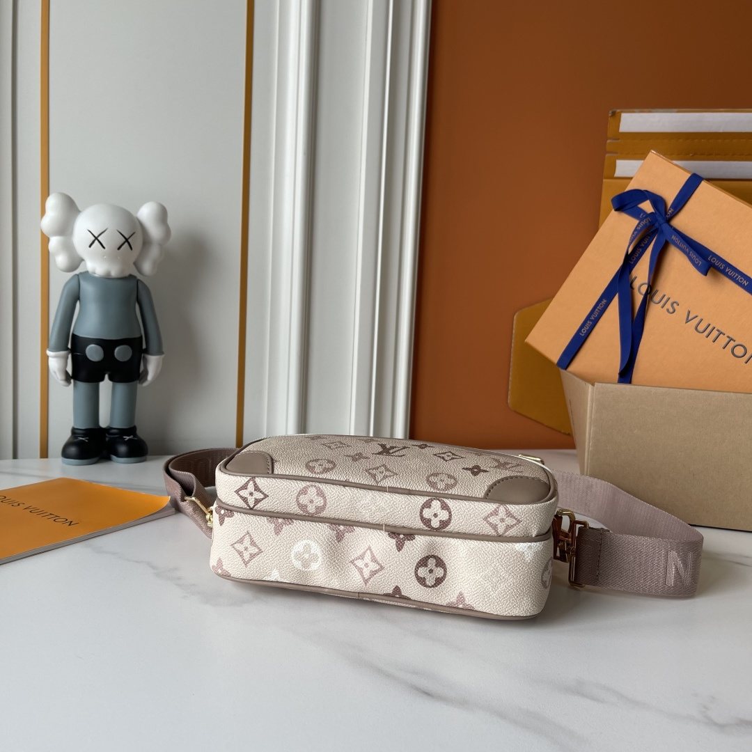 Louis Vuitton Cream Monogram Front-Pocket Messenger Bag — detail
